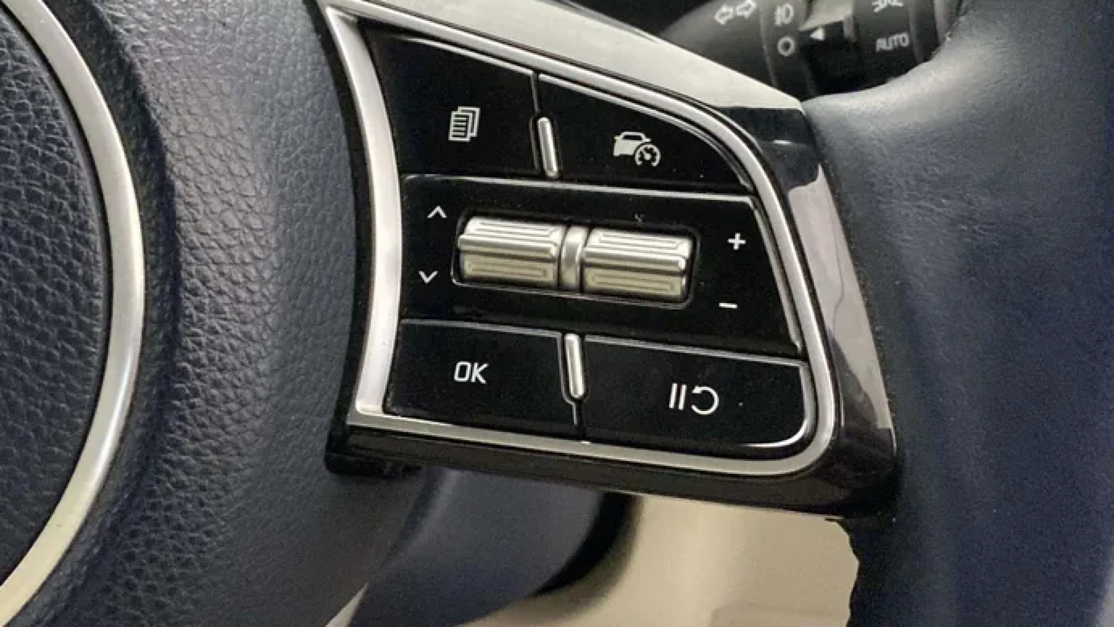 KIA CARENS LUXURY 1.4 PETROL 7 STR