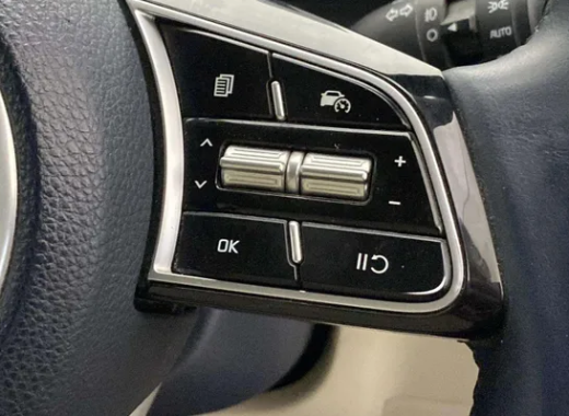 KIA CARENS LUXURY 1.4 PETROL 7 STR